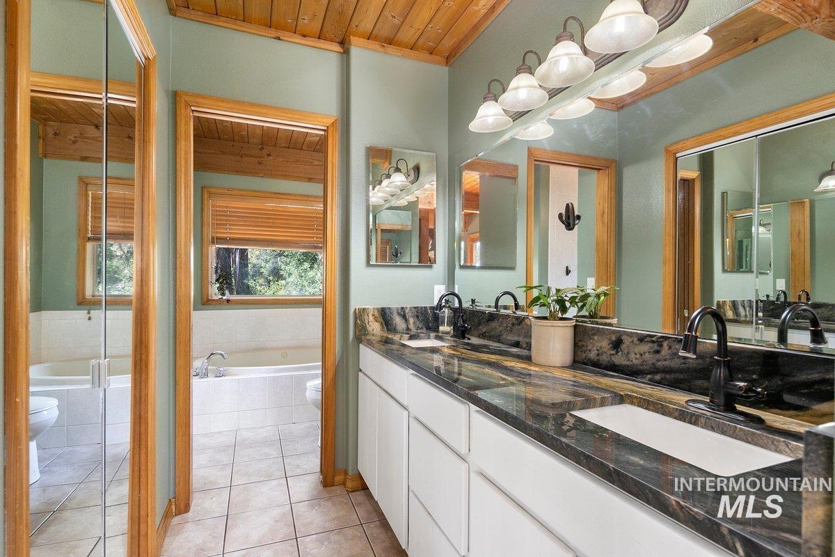 10 Scriver Creek Rd, Garden Valley, Idaho 83622, 4 Bedrooms, 3 Bathrooms, Residential For Sale, Price $1,199,900, 98997229