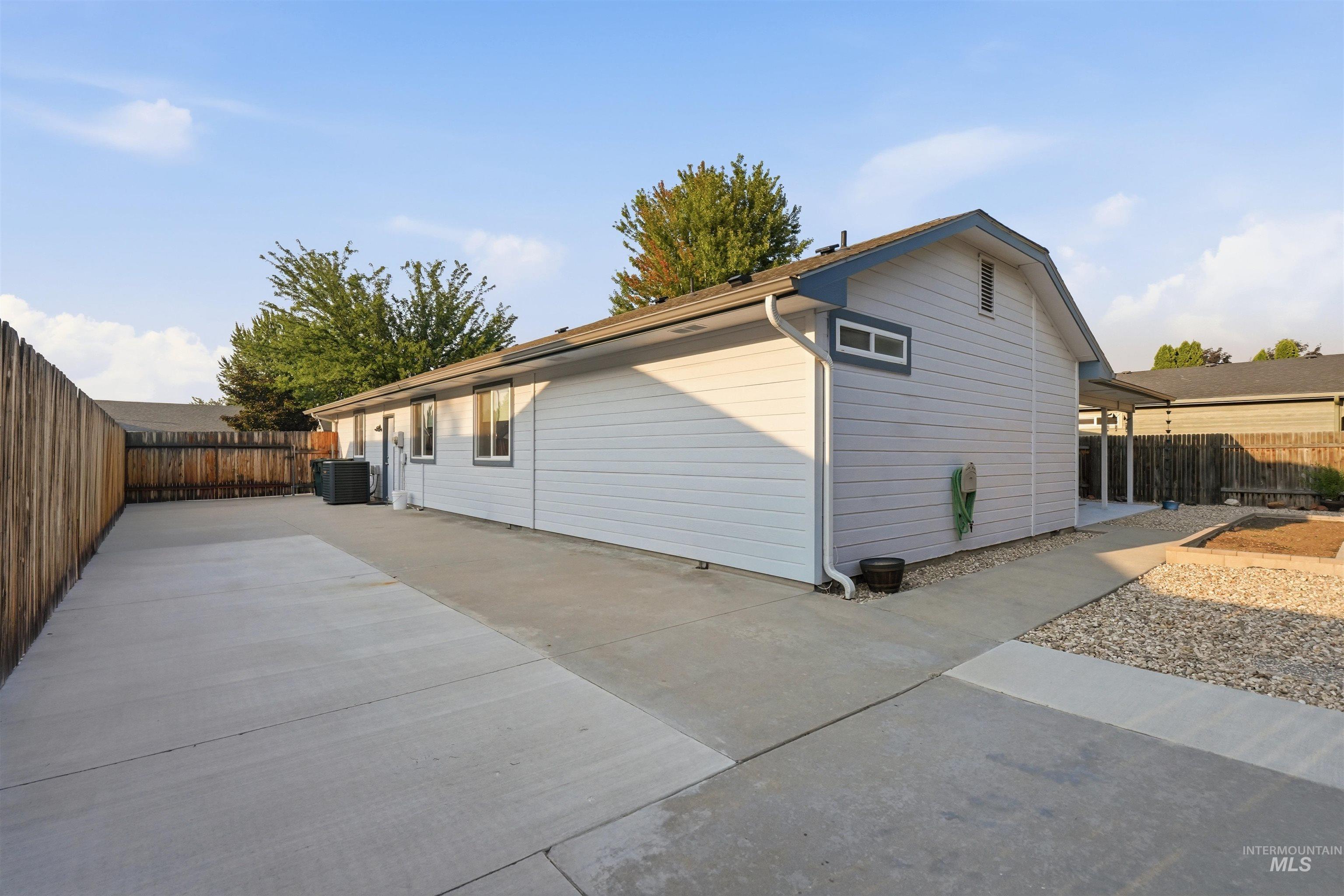 1925 E Challis Dr, Meridian, Idaho 83646, 3 Bedrooms, 2 Bathrooms, Residential For Sale, Price $435,000, 98997233