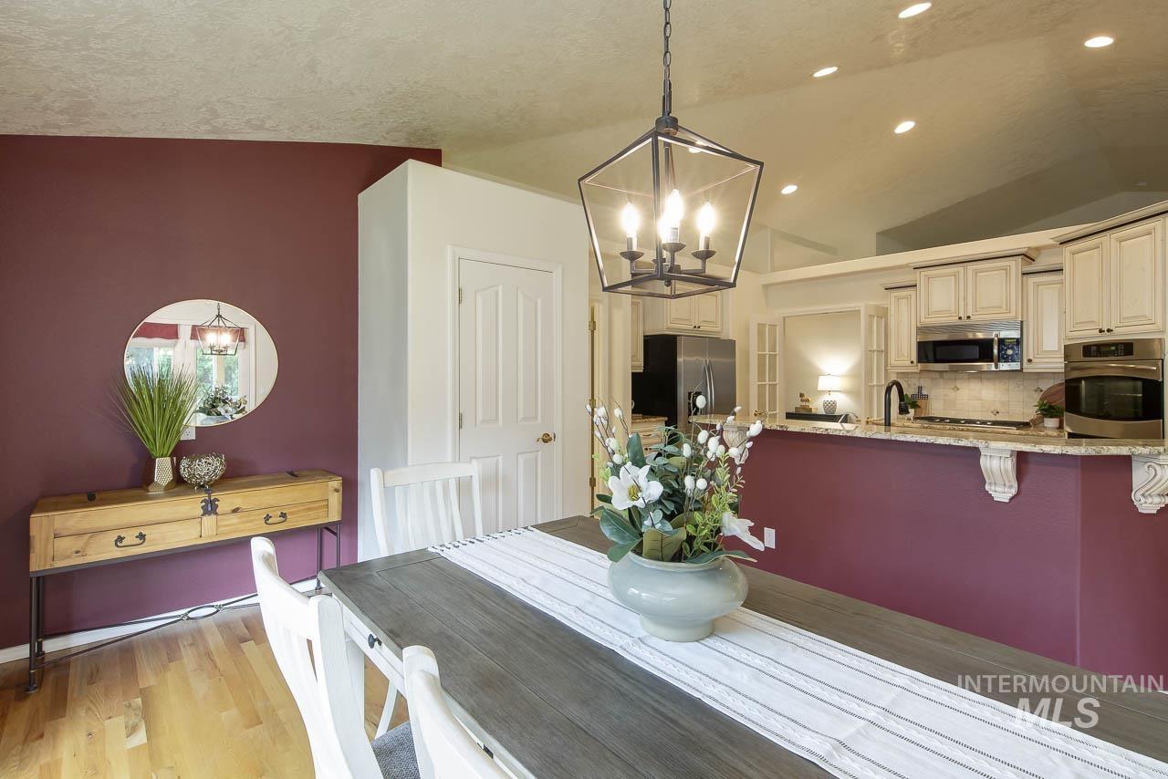 1409 S Middle Creek Ct, Nampa, Idaho 83686, 3 Bedrooms, 2 Bathrooms, Residential For Sale, Price $485,000, 98997234