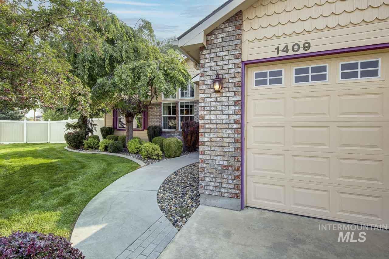 1409 S Middle Creek Ct, Nampa, Idaho 83686, 3 Bedrooms, 2 Bathrooms, Residential For Sale, Price $485,000, 98997234
