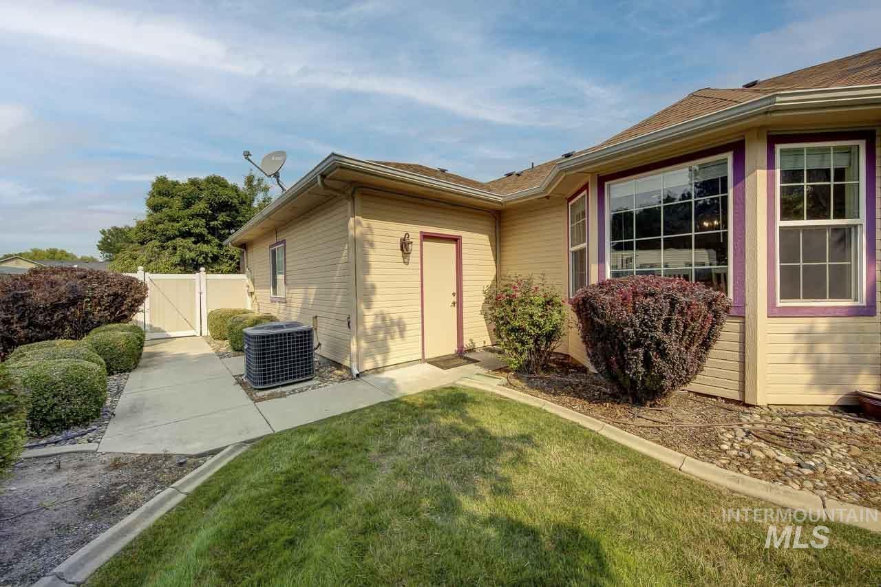 1409 S Middle Creek Ct, Nampa, Idaho 83686, 3 Bedrooms, 2 Bathrooms, Residential For Sale, Price $485,000, 98997234
