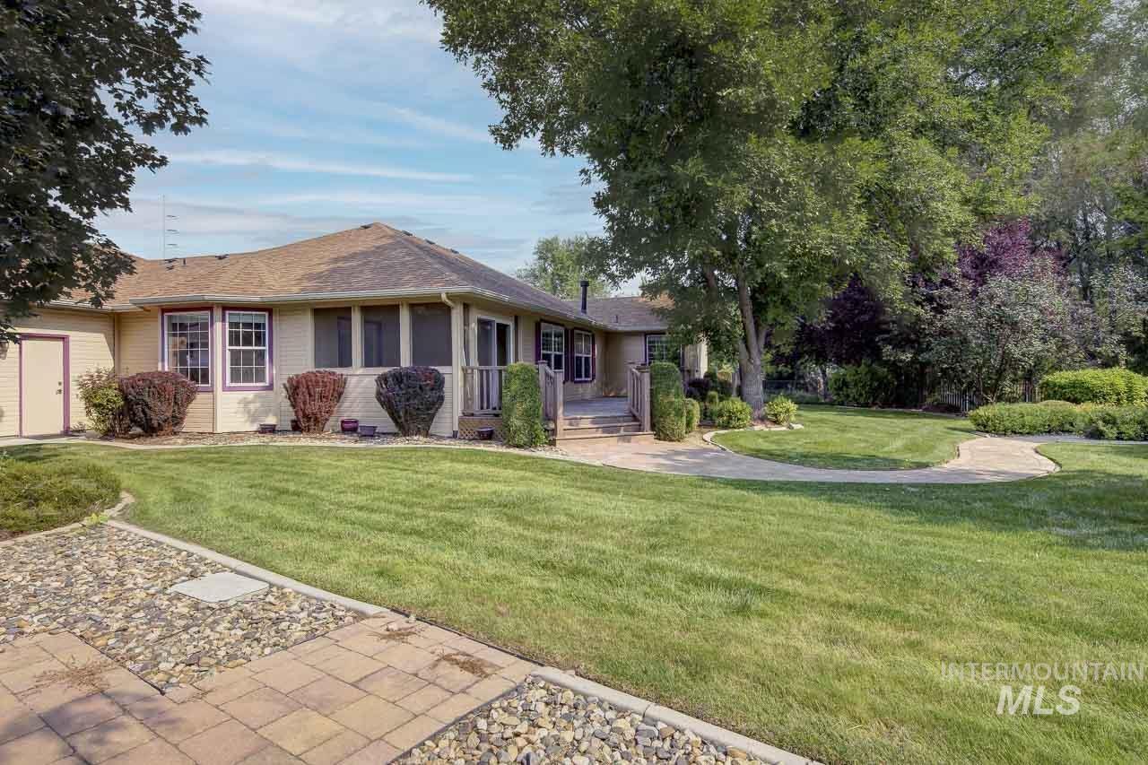 1409 S Middle Creek Ct, Nampa, Idaho 83686, 3 Bedrooms, 2 Bathrooms, Residential For Sale, Price $485,000, 98997234