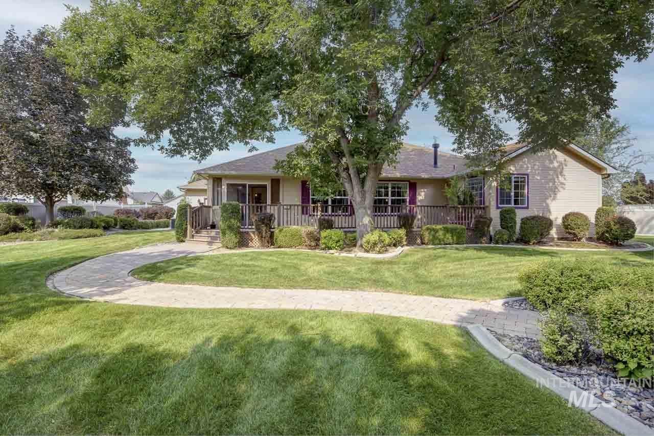 1409 S Middle Creek Ct, Nampa, Idaho 83686, 3 Bedrooms, 2 Bathrooms, Residential For Sale, Price $485,000, 98997234