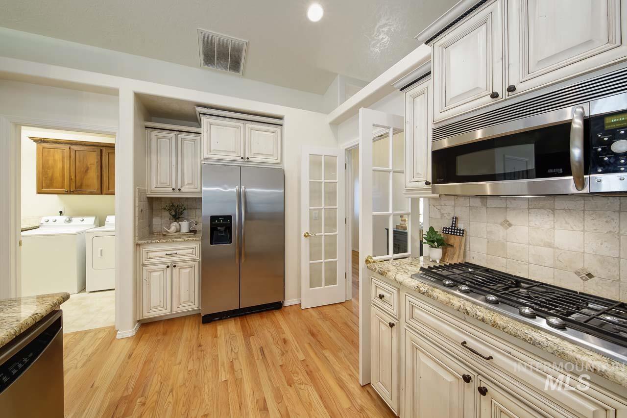 1409 S Middle Creek Ct, Nampa, Idaho 83686, 3 Bedrooms, 2 Bathrooms, Residential For Sale, Price $485,000, 98997234