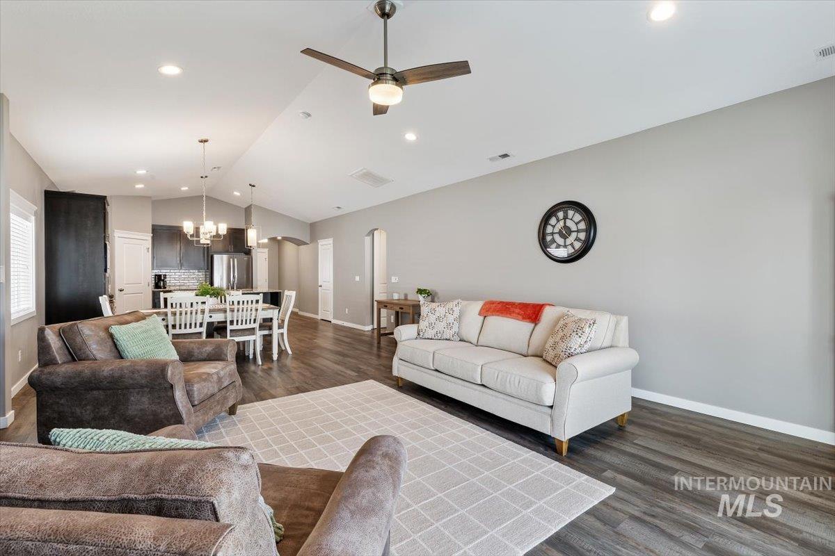 3812 Bozeman, Caldwell, Idaho 83605, 3 Bedrooms, 2 Bathrooms, Residential For Sale, Price $529,990,MLS 98997235