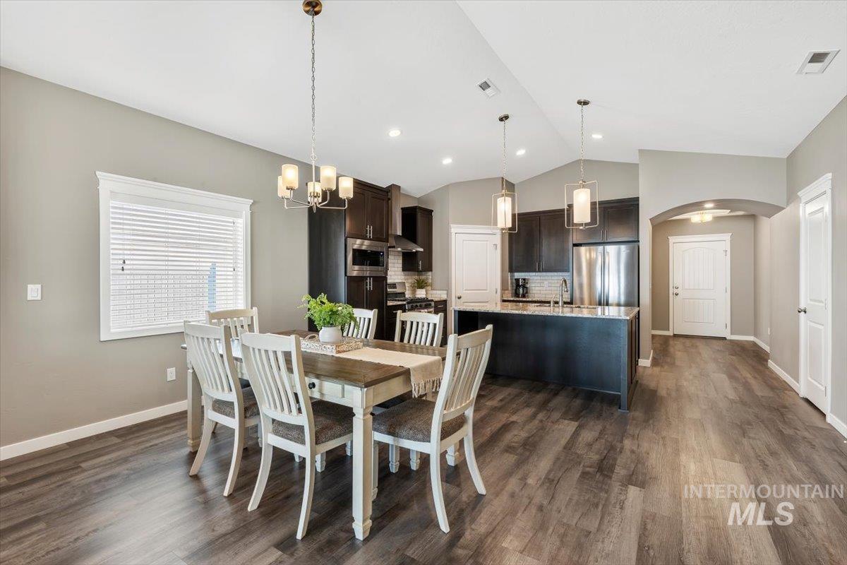 3812 Bozeman, Caldwell, Idaho 83605, 3 Bedrooms, 2 Bathrooms, Residential For Sale, Price $529,990, 98997235