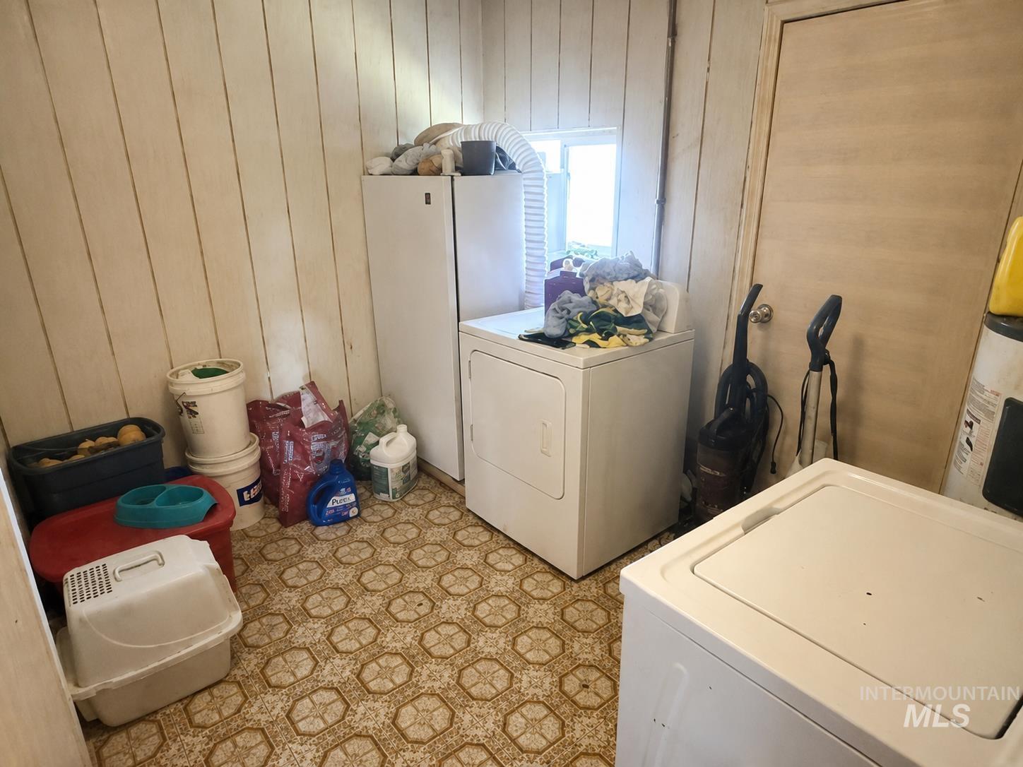 377 S Davis Rd, Hammett, Idaho 83627, 2 Bedrooms, 1 Bathroom, Residential For Sale, Price $260,000, 98997236