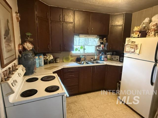 377 S Davis Rd, Hammett, Idaho 83627, 2 Bedrooms, 1 Bathroom, Residential For Sale, Price $260,000, 98997236