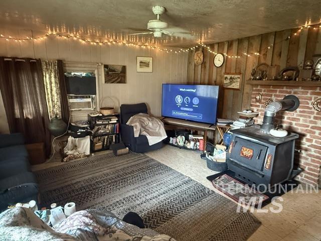377 S Davis Rd, Hammett, Idaho 83627, 2 Bedrooms, 1 Bathroom, Residential For Sale, Price $260,000, 98997236