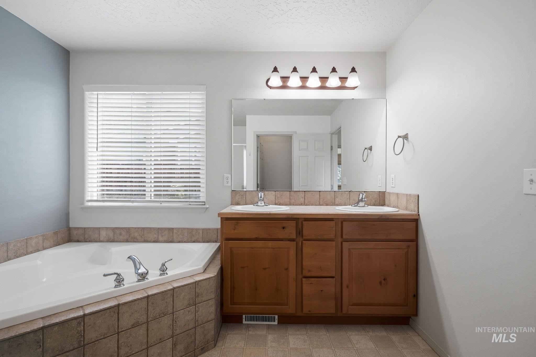 3218 S Jupiter Avenue, Boise, Idaho 83709, 4 Bedrooms, 3 Bathrooms, Residential For Sale, Price $539,000, 98997237