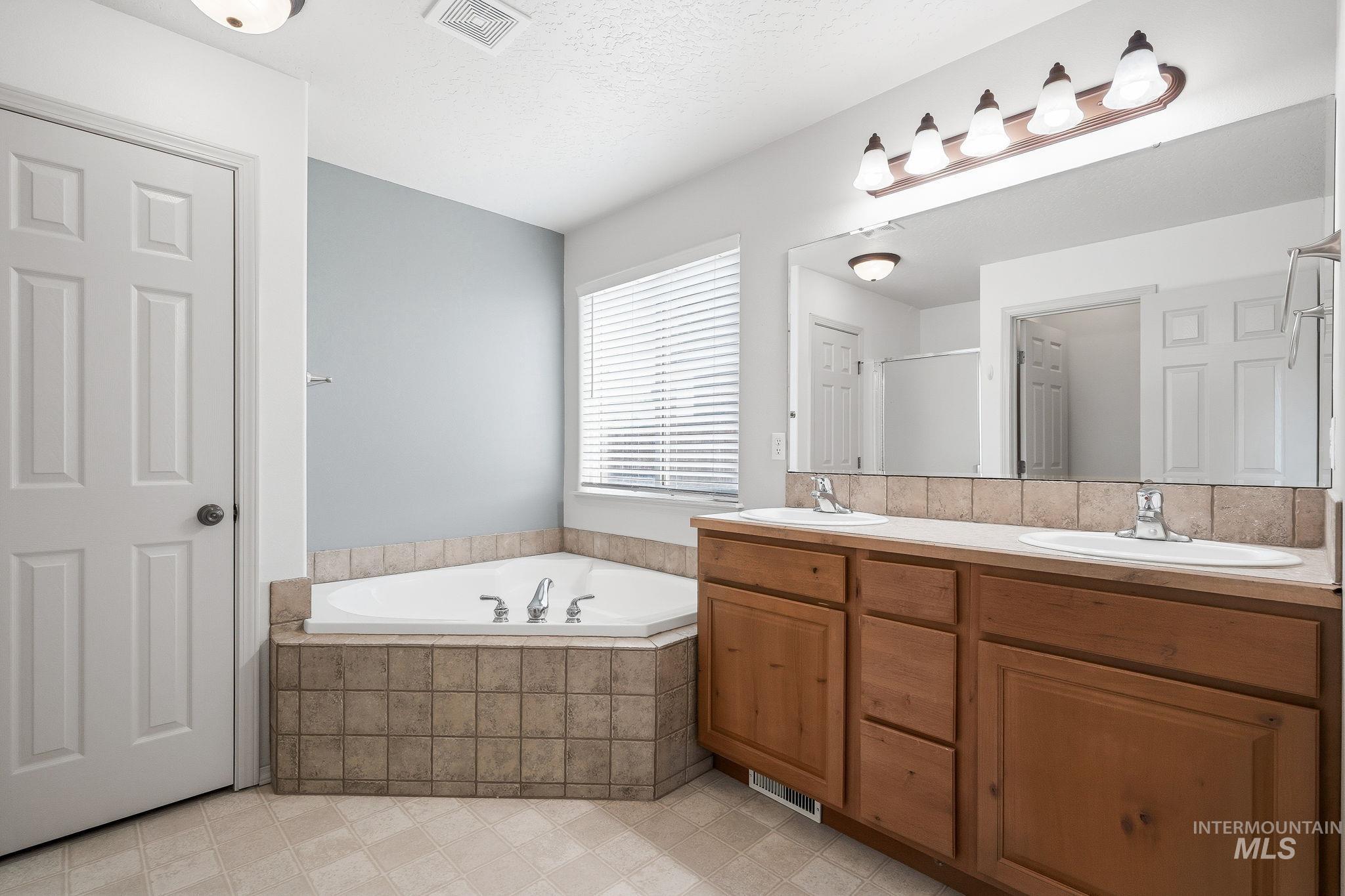 3218 S Jupiter Avenue, Boise, Idaho 83709, 4 Bedrooms, 3 Bathrooms, Residential For Sale, Price $539,000, 98997237