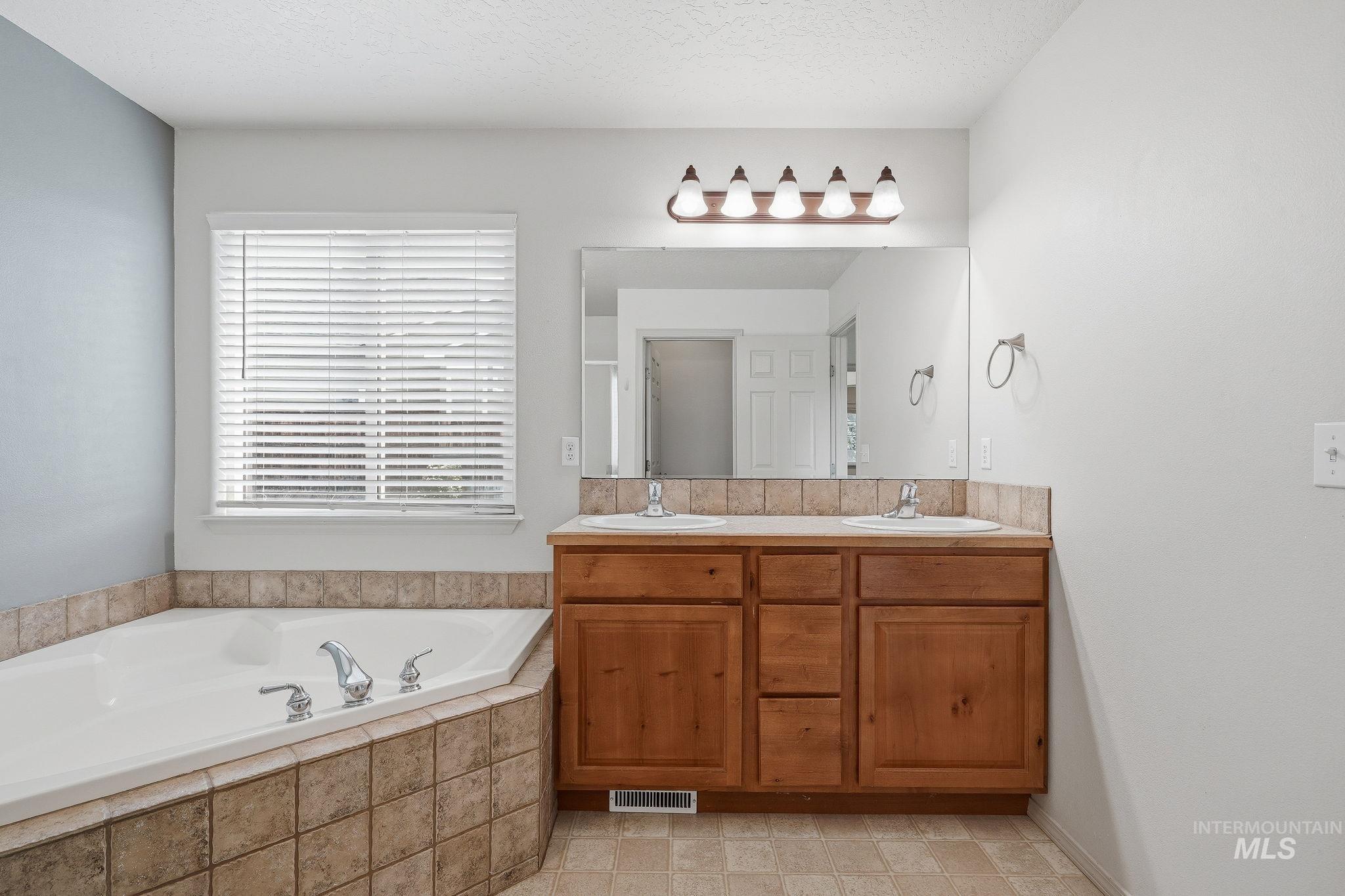 3218 S Jupiter Avenue, Boise, Idaho 83709, 4 Bedrooms, 3 Bathrooms, Residential For Sale, Price $539,000, 98997237