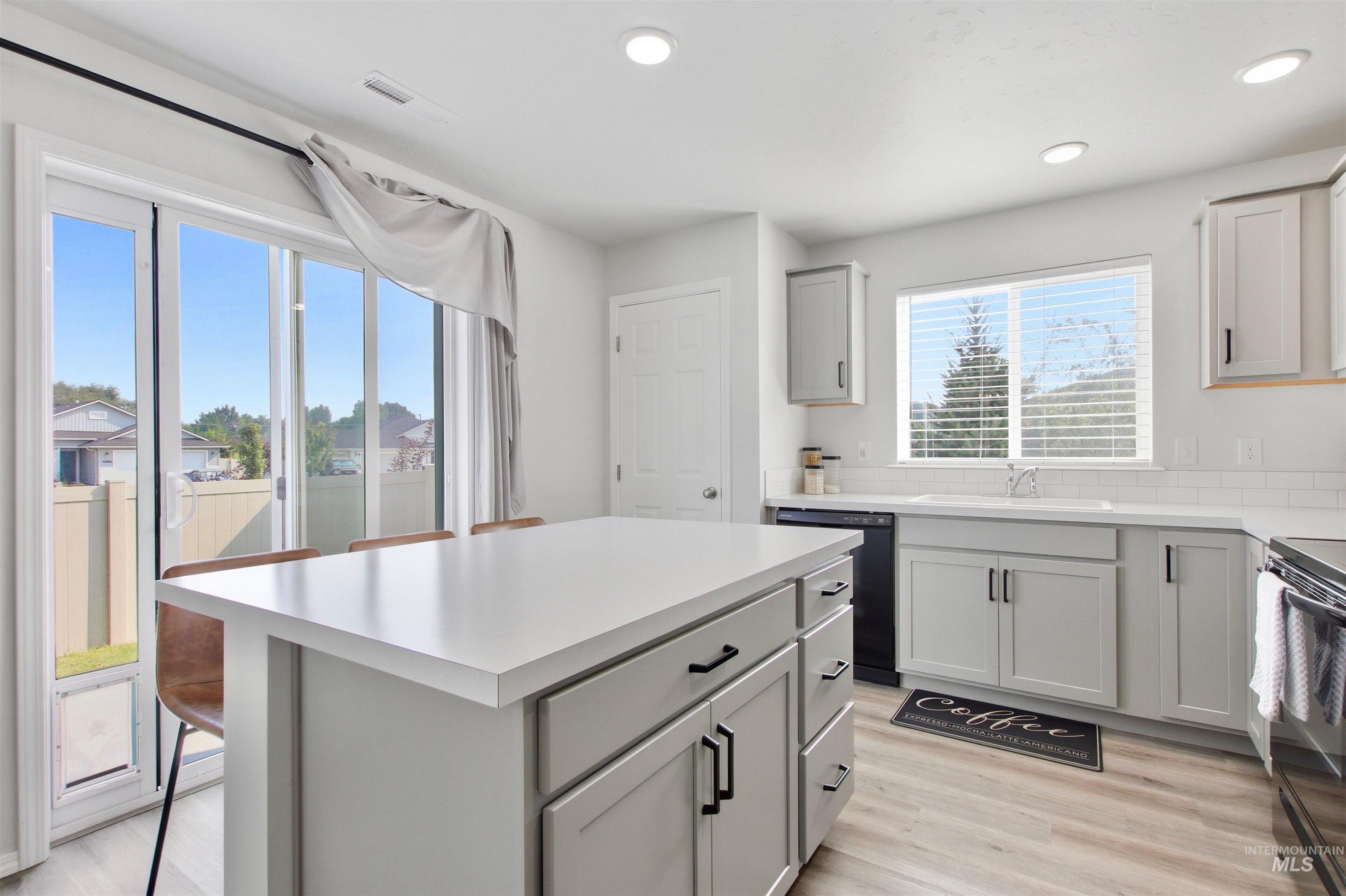 12352 Nantes Ct, Caldwell, Idaho 83607, 4 Bedrooms, 2.5 Bathrooms, Residential For Sale, Price $424,700, 98997239