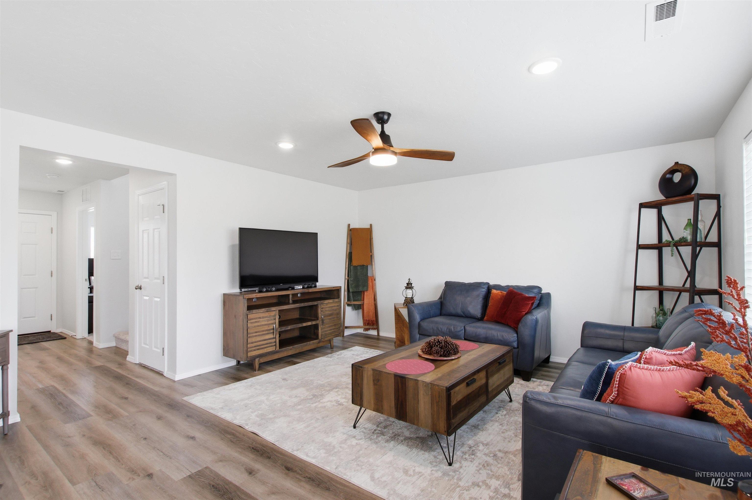 12352 Nantes Ct, Caldwell, Idaho 83607, 4 Bedrooms, 2.5 Bathrooms, Residential For Sale, Price $424,700, 98997239