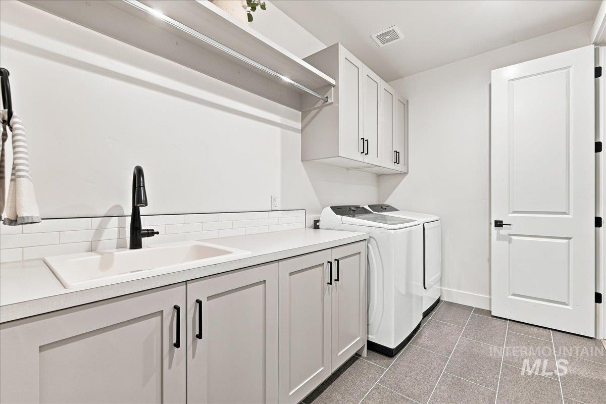 10385 Loneleaf Drive, Nampa, Idaho 83687, 3 Bedrooms, 2 Bathrooms, Residential For Sale, Price $539,900,MLS 98997240