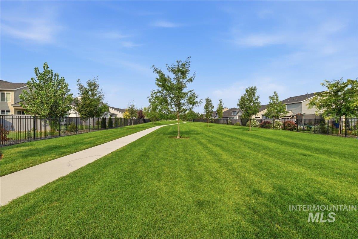 10385 Loneleaf Drive, Nampa, Idaho 83687, 3 Bedrooms, 2 Bathrooms, Residential For Sale, Price $539,900,MLS 98997240