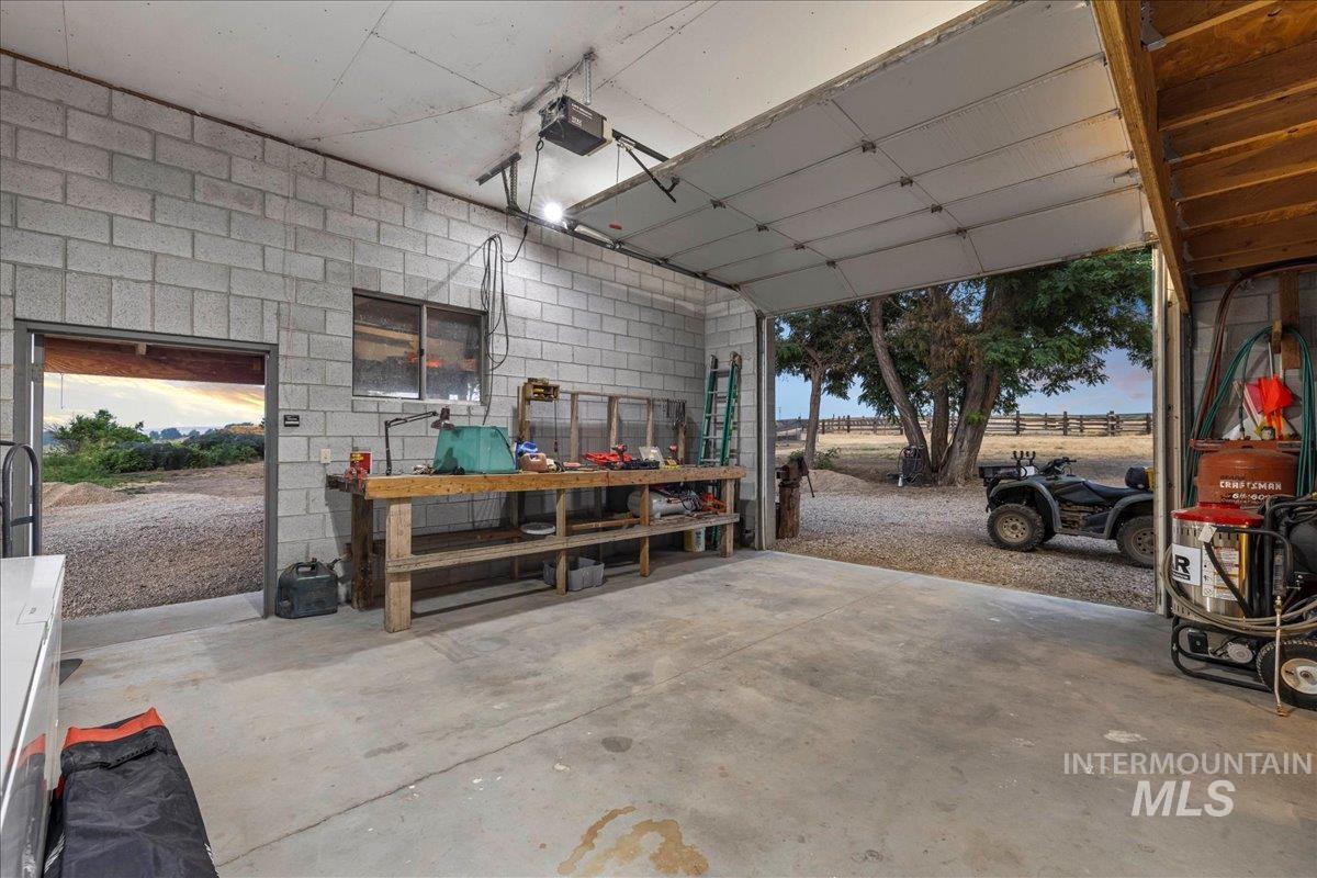 6712 Stage Coach Rd, Nampa, Idaho 83686, 4 Bedrooms, 2 Bathrooms, Farm & Ranch For Sale, Price $1,675,000,MLS 98997243