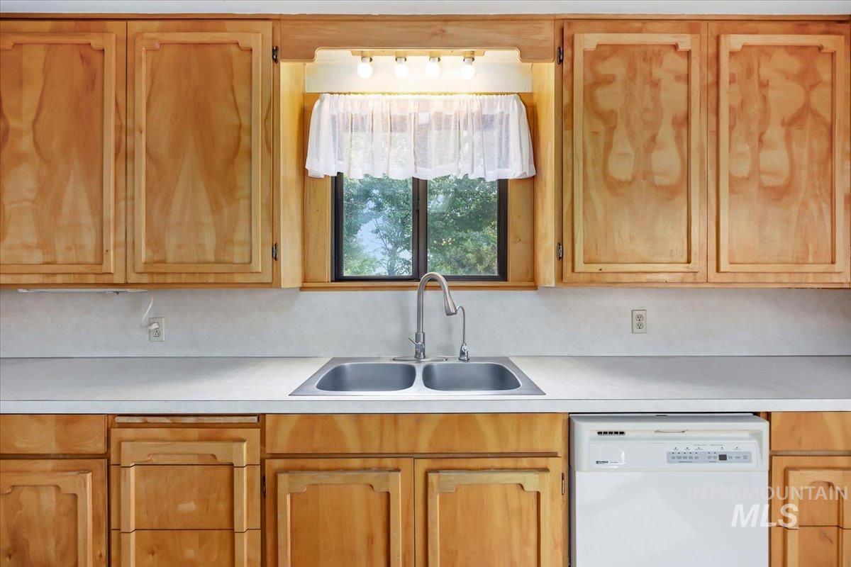 3395 N 3400, Kimberly, Idaho 83341, 3 Bedrooms, 2 Bathrooms, Residential For Sale, Price $585,000, 98997248