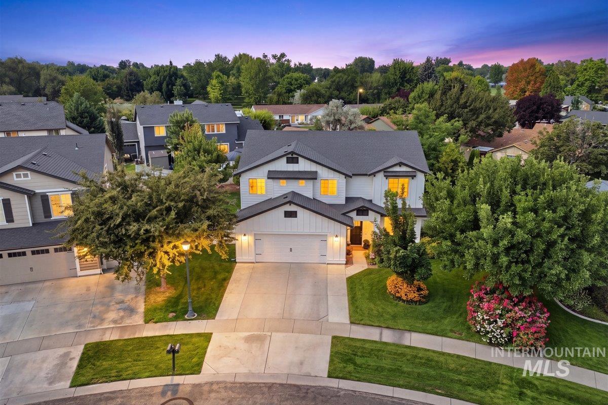 1181 W Creekbury Dr, Meridian, Idaho 83646, 4 Bedrooms, 2.5 Bathrooms, Residential For Sale, Price $570,000, 98997249