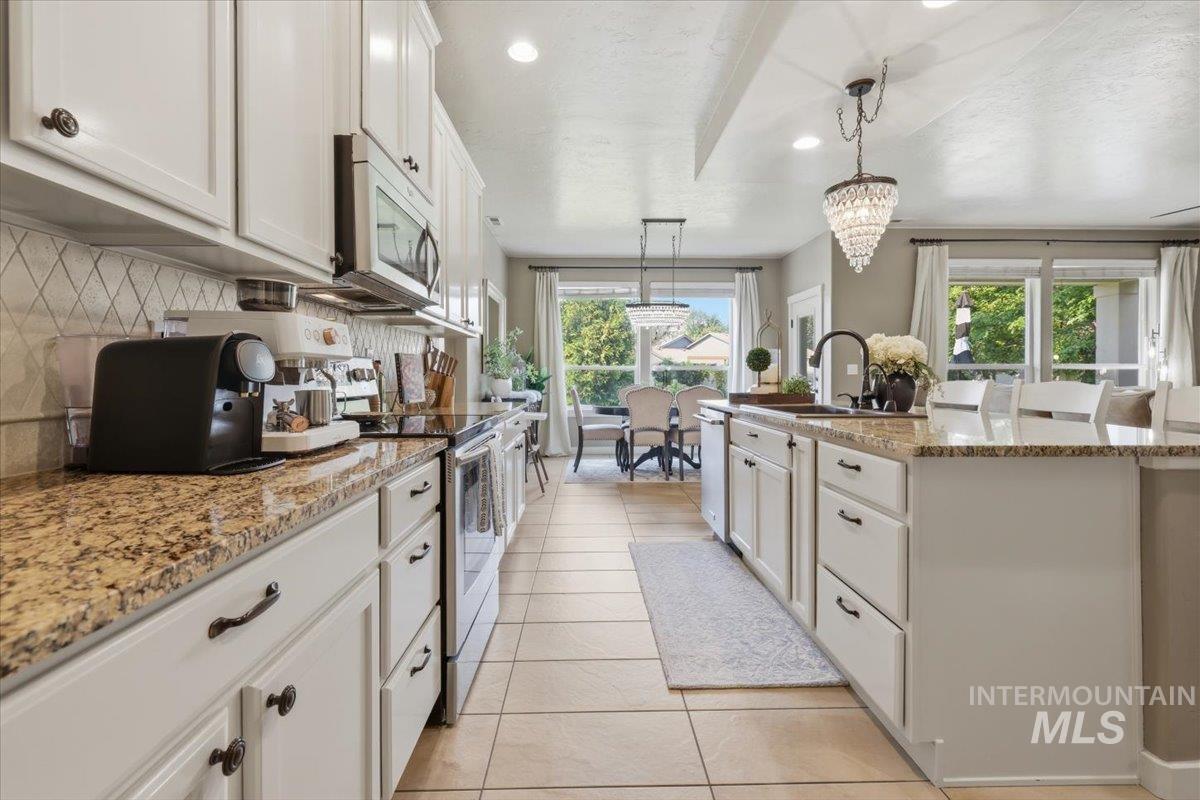 1181 W Creekbury Dr, Meridian, Idaho 83646, 4 Bedrooms, 2.5 Bathrooms, Residential For Sale, Price $570,000, 98997249