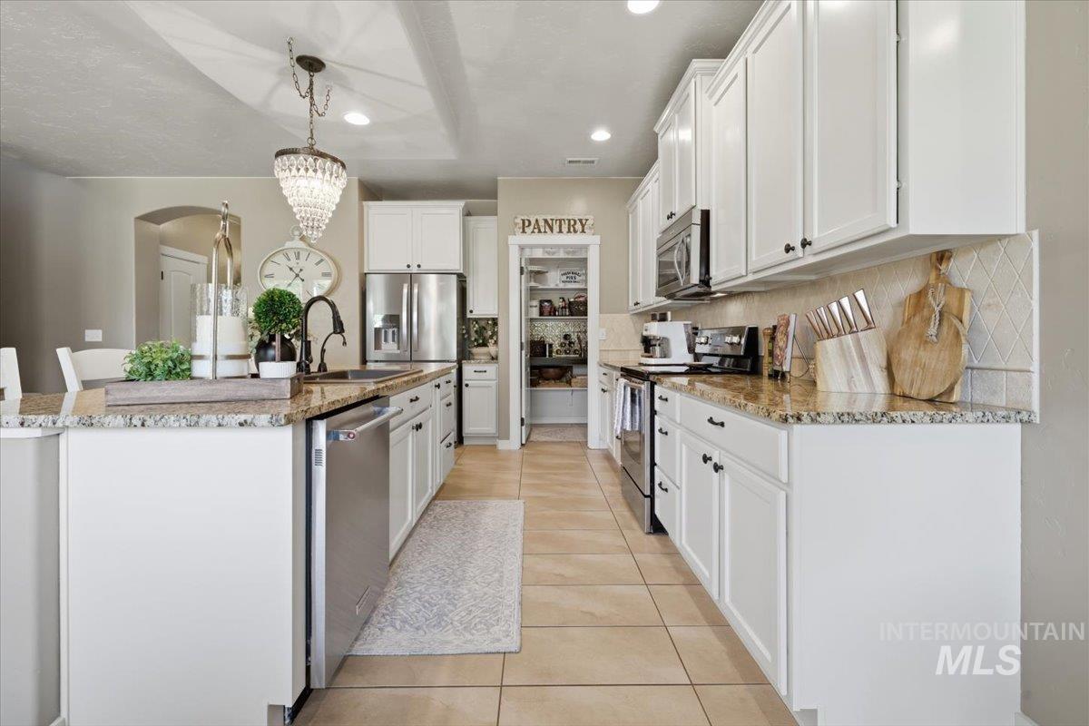 1181 W Creekbury Dr, Meridian, Idaho 83646, 4 Bedrooms, 2.5 Bathrooms, Residential For Sale, Price $570,000, 98997249