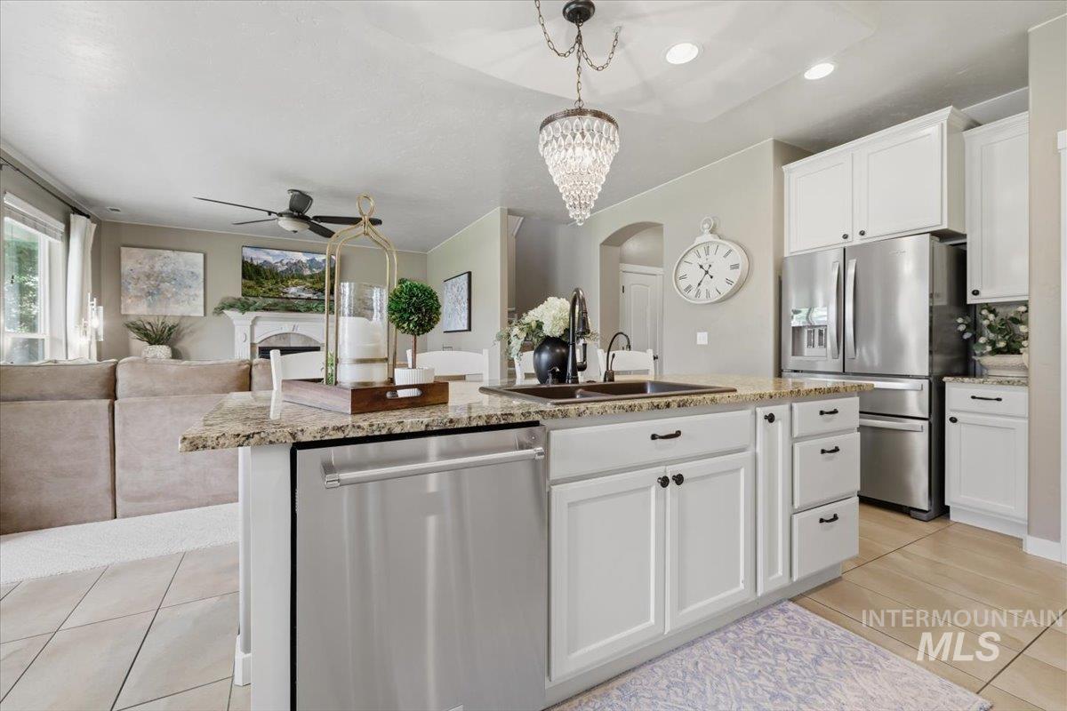 1181 W Creekbury Dr, Meridian, Idaho 83646, 4 Bedrooms, 2.5 Bathrooms, Residential For Sale, Price $570,000, 98997249