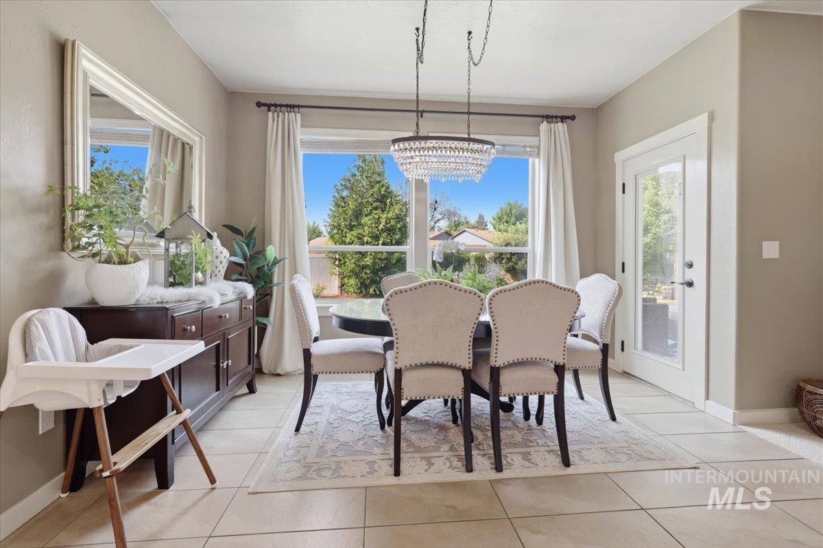 1181 W Creekbury Dr, Meridian, Idaho 83646, 4 Bedrooms, 2.5 Bathrooms, Residential For Sale, Price $570,000, 98997249