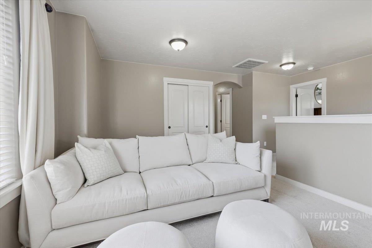 1181 W Creekbury Dr, Meridian, Idaho 83646, 4 Bedrooms, 2.5 Bathrooms, Residential For Sale, Price $570,000, 98997249