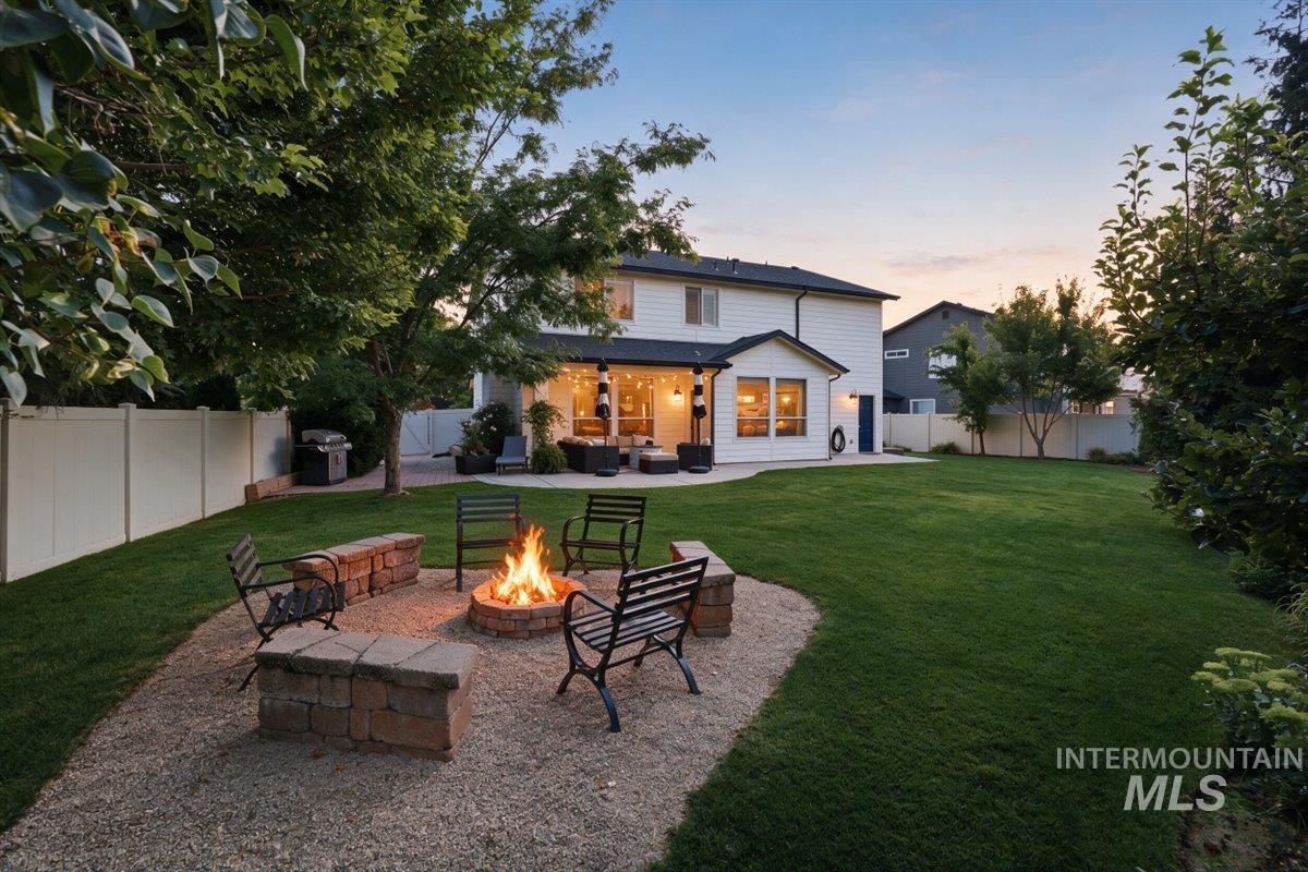 1181 W Creekbury Dr, Meridian, Idaho 83646, 4 Bedrooms, 2.5 Bathrooms, Residential For Sale, Price $570,000, 98997249