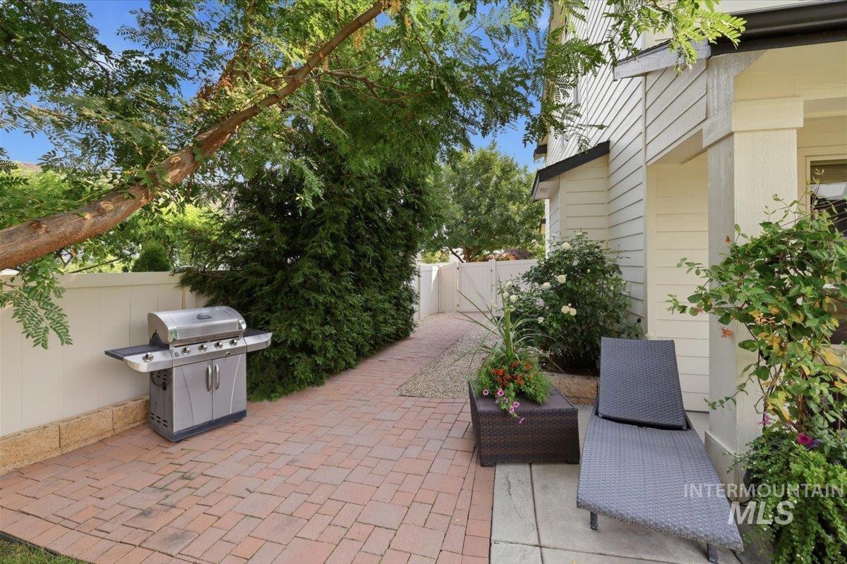 1181 W Creekbury Dr, Meridian, Idaho 83646, 4 Bedrooms, 2.5 Bathrooms, Residential For Sale, Price $570,000, 98997249