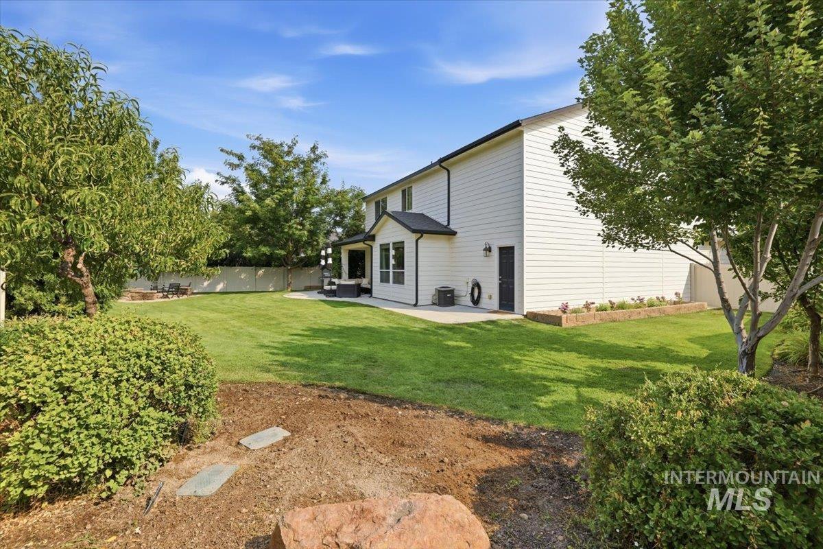 1181 W Creekbury Dr, Meridian, Idaho 83646, 4 Bedrooms, 2.5 Bathrooms, Residential For Sale, Price $570,000, 98997249