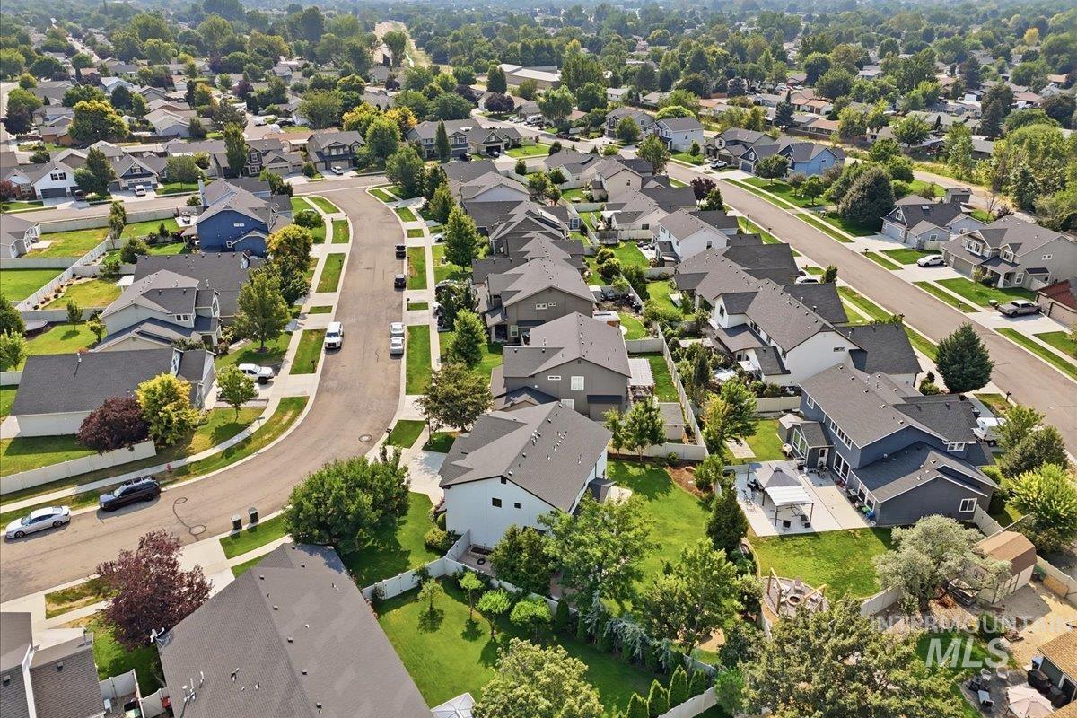 1181 W Creekbury Dr, Meridian, Idaho 83646, 4 Bedrooms, 2.5 Bathrooms, Residential For Sale, Price $570,000, 98997249