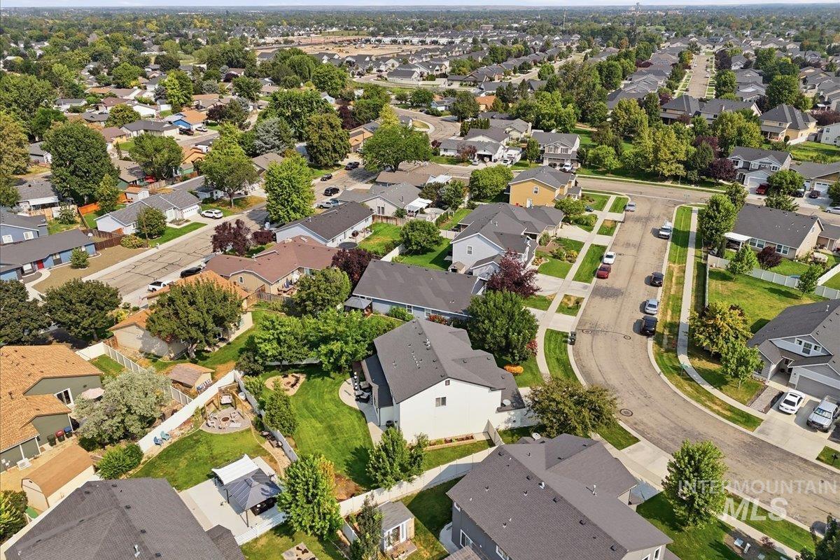 1181 W Creekbury Dr, Meridian, Idaho 83646, 4 Bedrooms, 2.5 Bathrooms, Residential For Sale, Price $570,000, 98997249