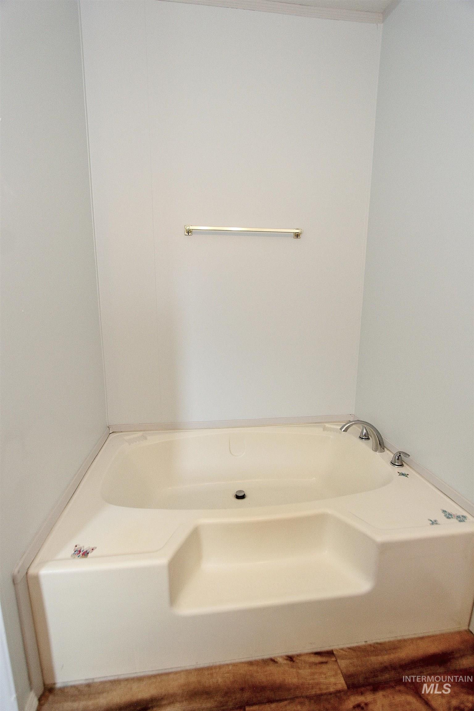 5153 W Cody Ln., Garden City, Idaho 83714, 3 Bedrooms, 2 Bathrooms, Residential For Sale, Price $219,900, 98997251