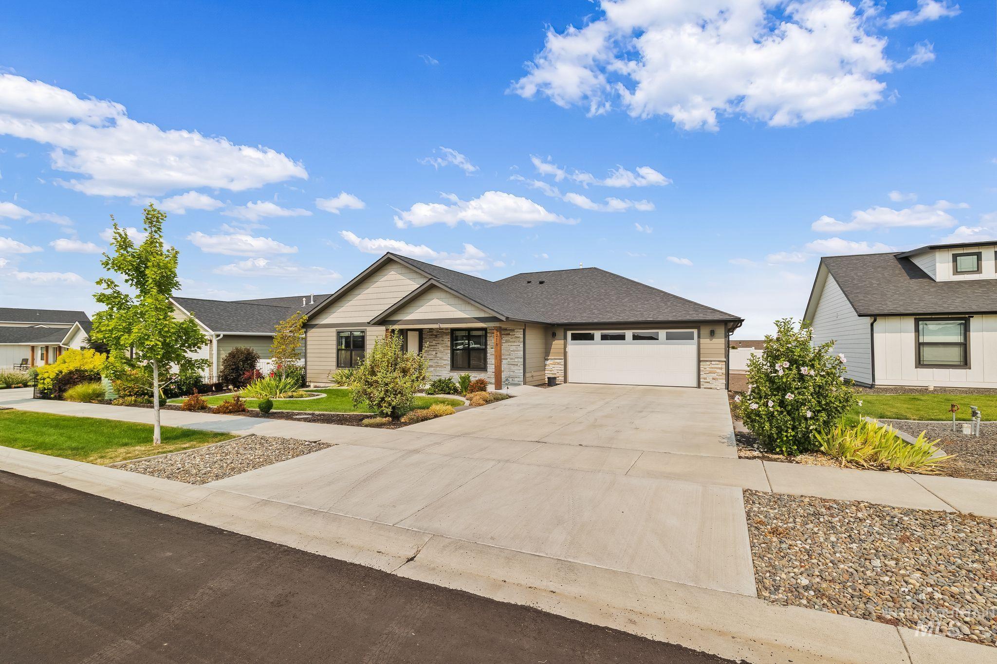 3215 Parkridge Way, Lewiston, Idaho 83501, 3 Bedrooms, 2 Bathrooms, Residential For Sale, Price $530,000, 98997252