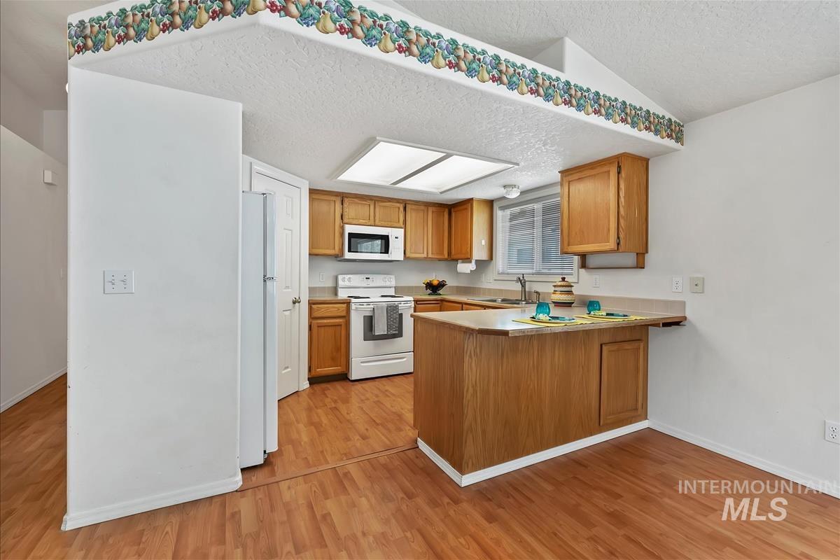 124 South Valley Dr, Nampa, Idaho 83686, 2 Bedrooms, 2 Bathrooms, Residential For Sale, Price $320,000, 98997253