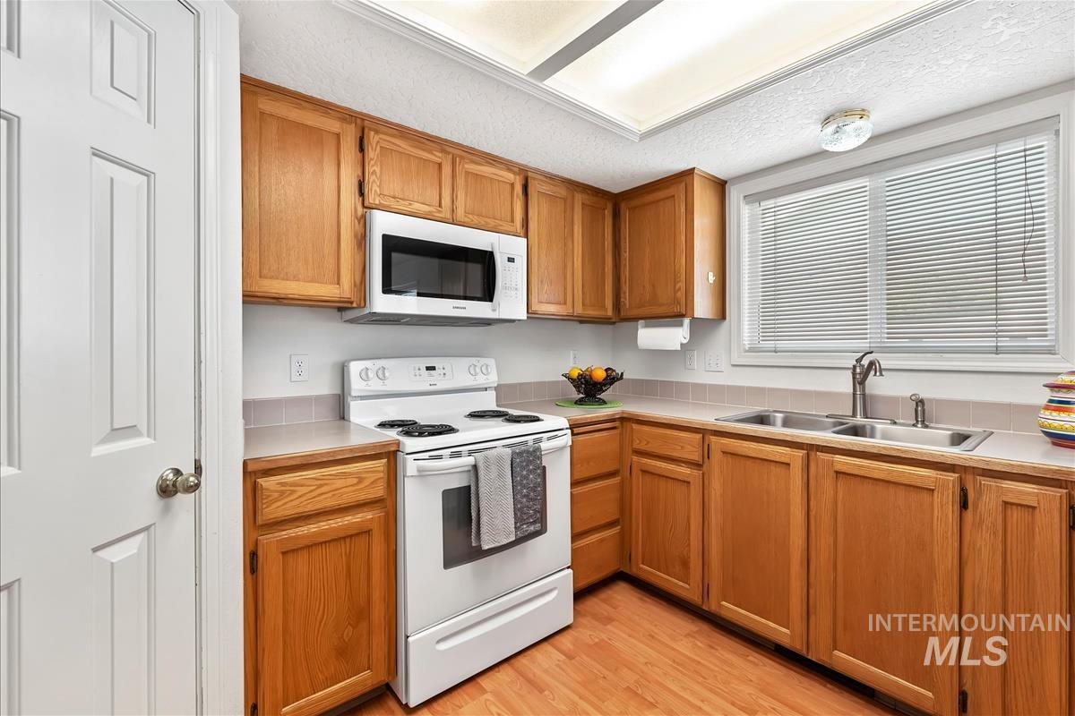 124 South Valley Dr, Nampa, Idaho 83686, 2 Bedrooms, 2 Bathrooms, Residential For Sale, Price $320,000, 98997253
