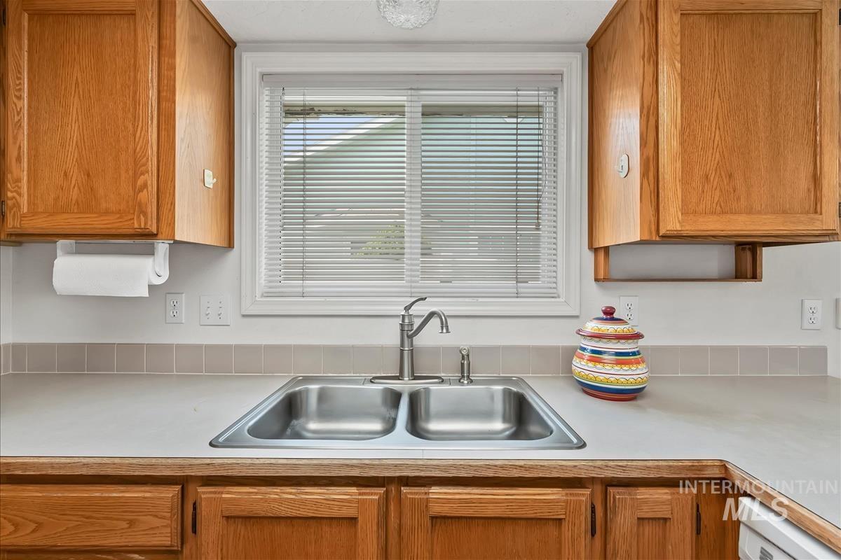 124 South Valley Dr, Nampa, Idaho 83686, 2 Bedrooms, 2 Bathrooms, Residential For Sale, Price $320,000, 98997253