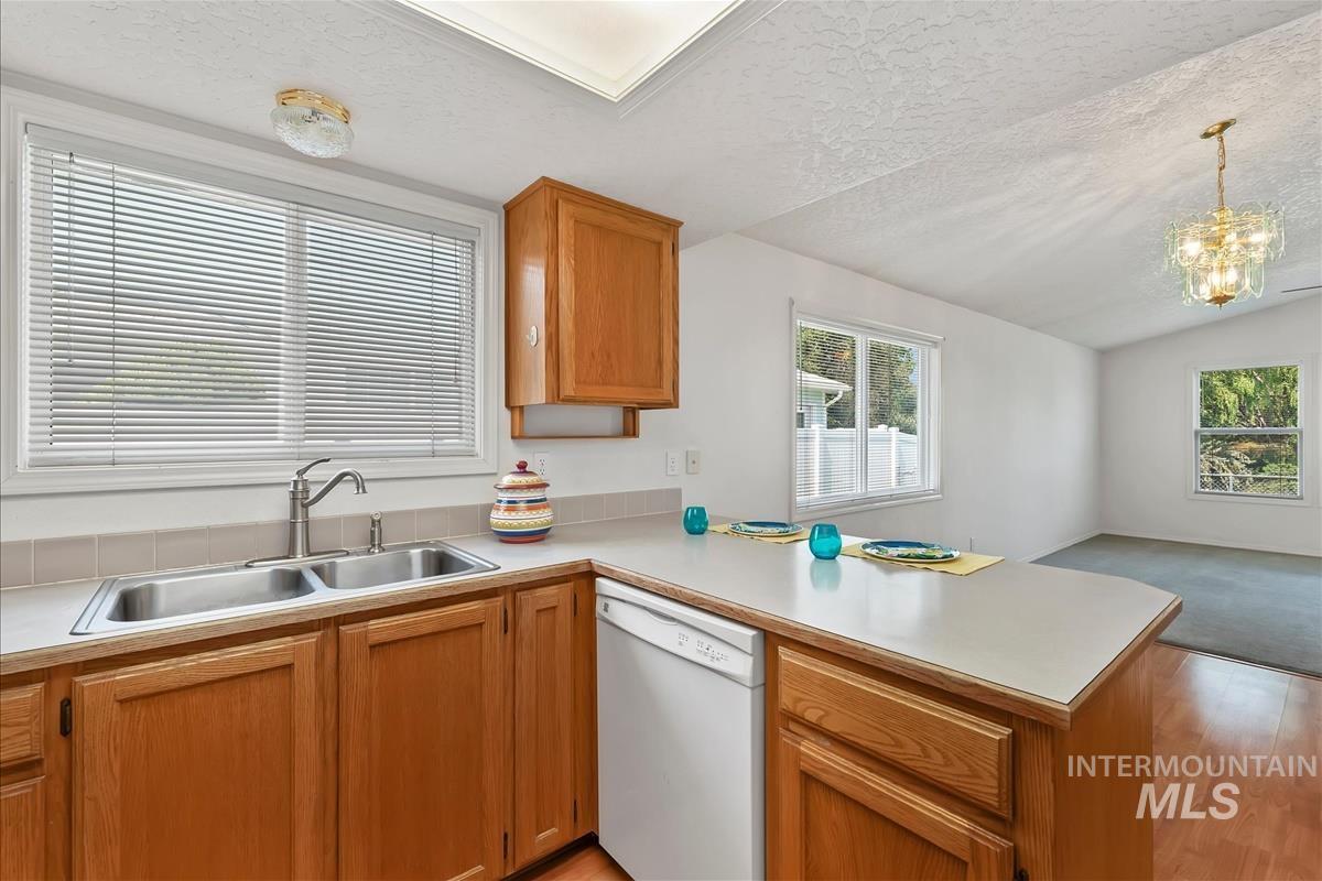 124 South Valley Dr, Nampa, Idaho 83686, 2 Bedrooms, 2 Bathrooms, Residential For Sale, Price $320,000, 98997253