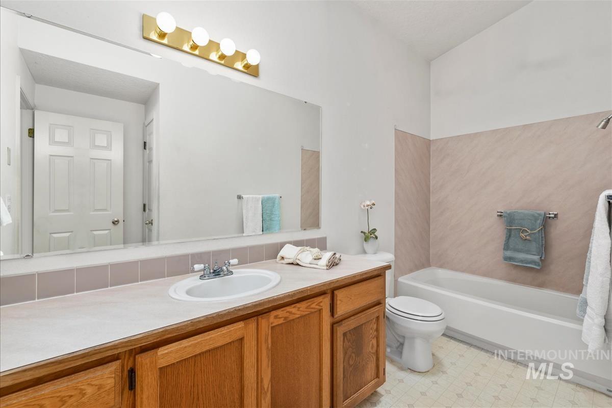 124 South Valley Dr, Nampa, Idaho 83686, 2 Bedrooms, 2 Bathrooms, Residential For Sale, Price $320,000, 98997253