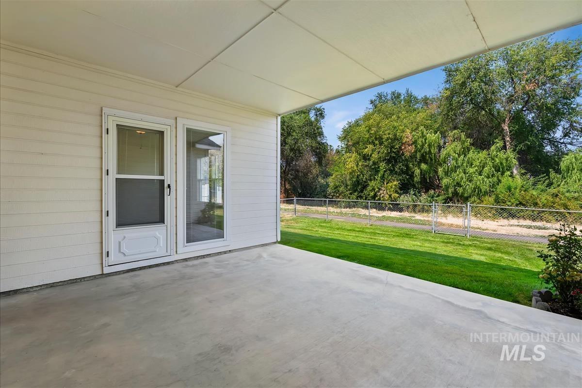 124 South Valley Dr, Nampa, Idaho 83686, 2 Bedrooms, 2 Bathrooms, Residential For Sale, Price $320,000, 98997253