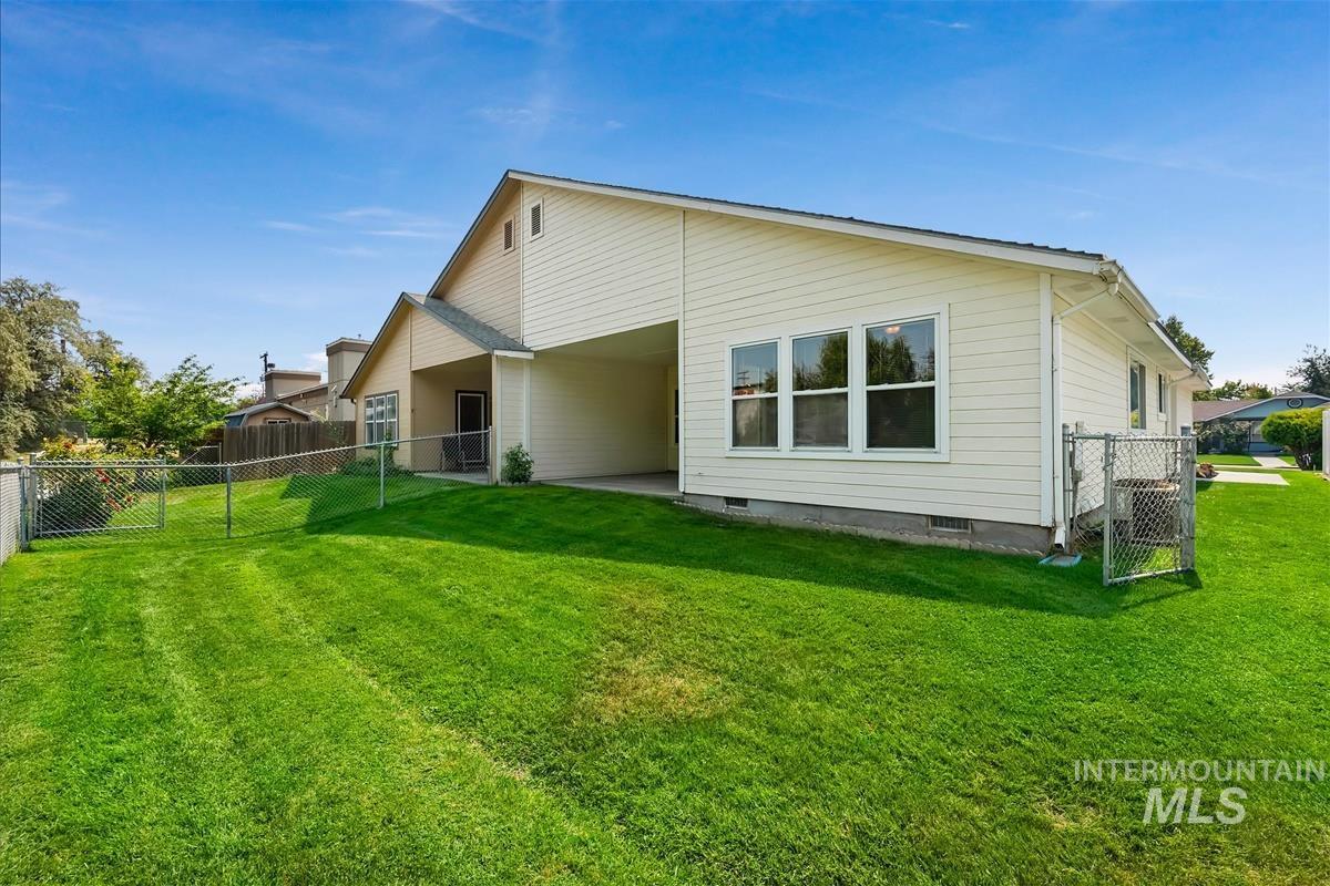 124 South Valley Dr, Nampa, Idaho 83686, 2 Bedrooms, 2 Bathrooms, Residential For Sale, Price $320,000, 98997253