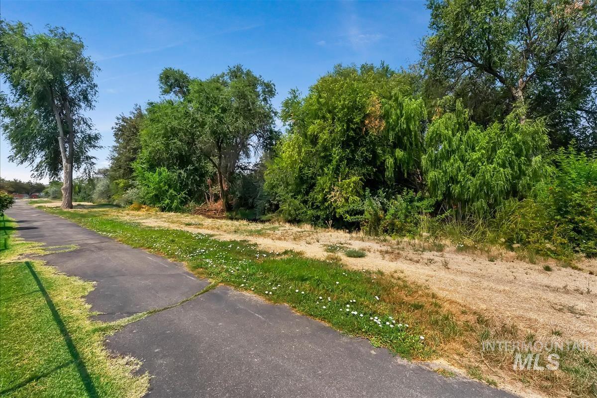 124 South Valley Dr, Nampa, Idaho 83686, 2 Bedrooms, 2 Bathrooms, Residential For Sale, Price $320,000, 98997253