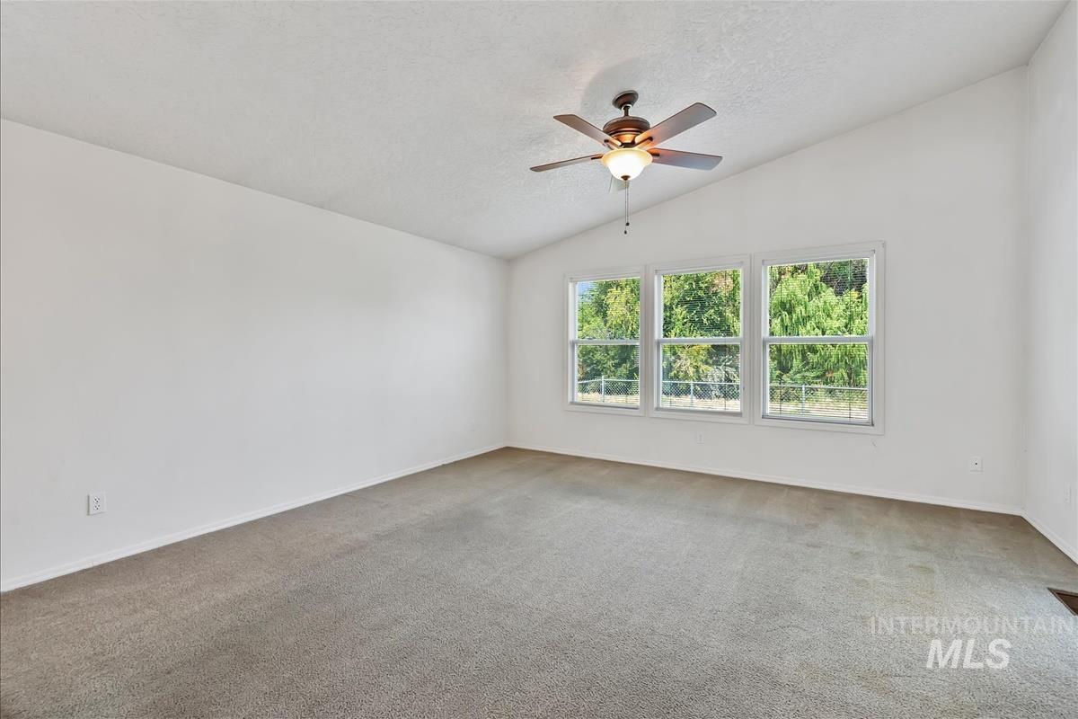 124 South Valley Dr, Nampa, Idaho 83686, 2 Bedrooms, 2 Bathrooms, Residential For Sale, Price $320,000, 98997253