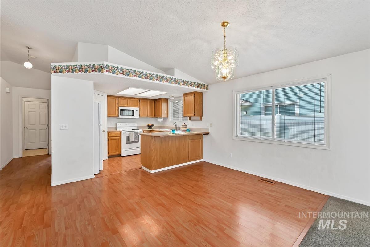 124 South Valley Dr, Nampa, Idaho 83686, 2 Bedrooms, 2 Bathrooms, Residential For Sale, Price $320,000, 98997253