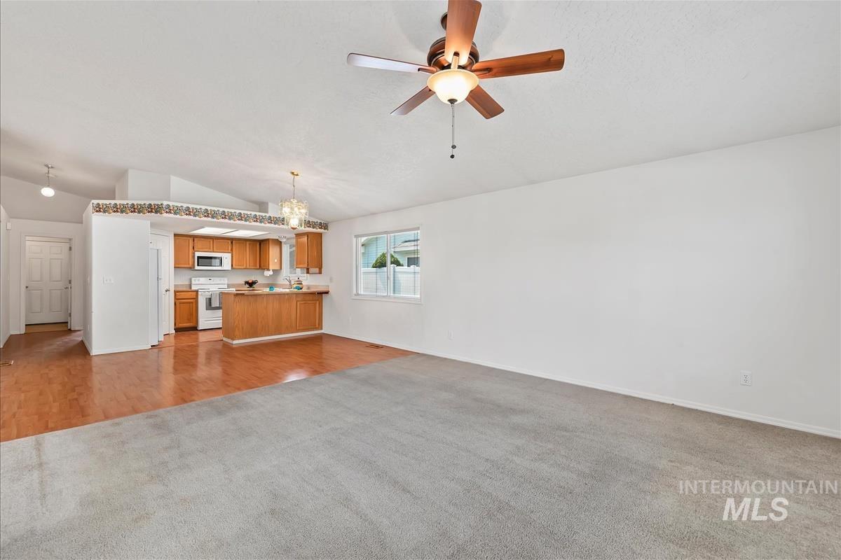 124 South Valley Dr, Nampa, Idaho 83686, 2 Bedrooms, 2 Bathrooms, Residential For Sale, Price $320,000, 98997253