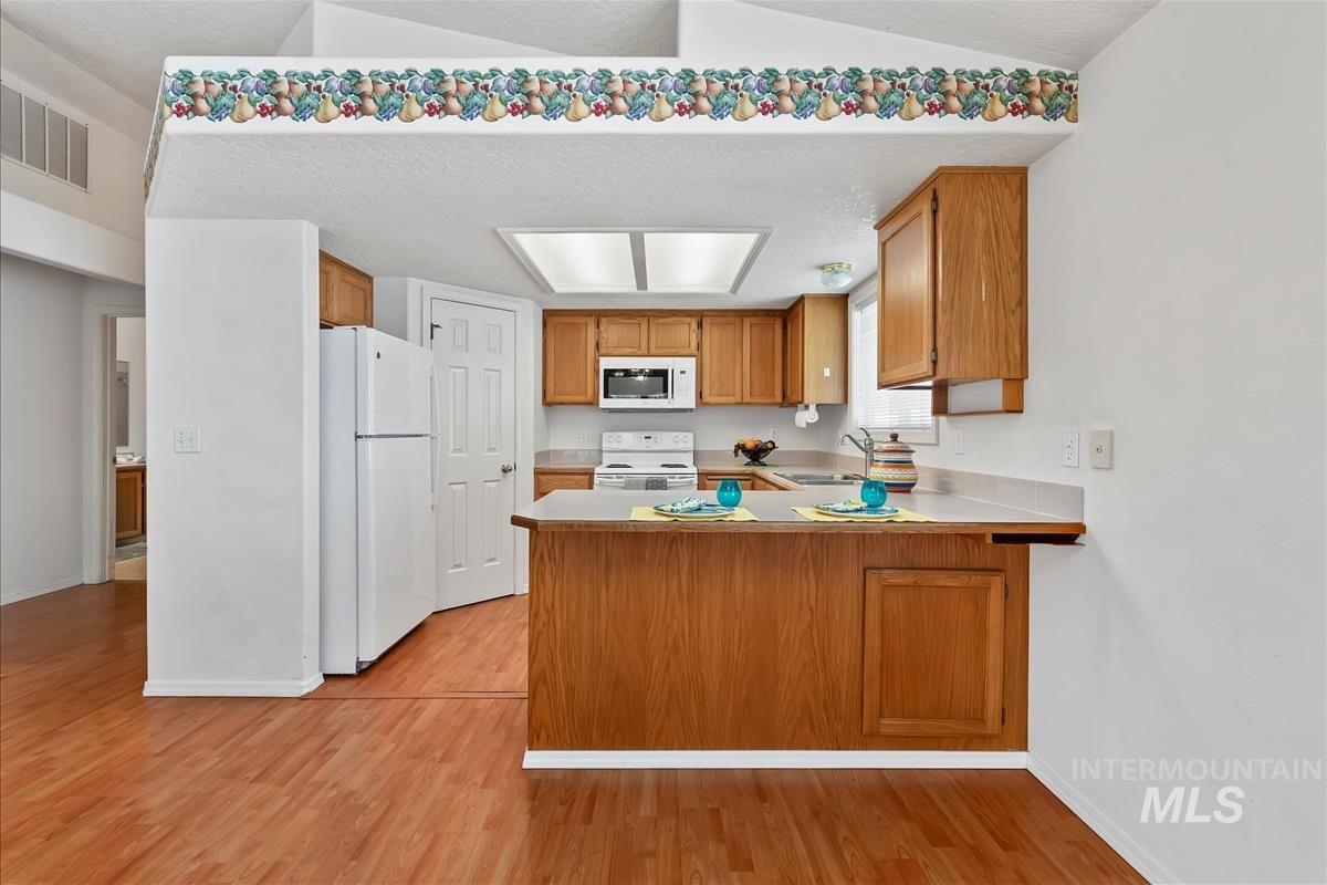 124 South Valley Dr, Nampa, Idaho 83686, 2 Bedrooms, 2 Bathrooms, Residential For Sale, Price $320,000, 98997253