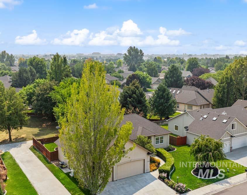 2266 N Hickory Way, Meridian, Idaho 83646, 4 Bedrooms, 3.5 Bathrooms, Residential For Sale, Price $650,000, 98997255