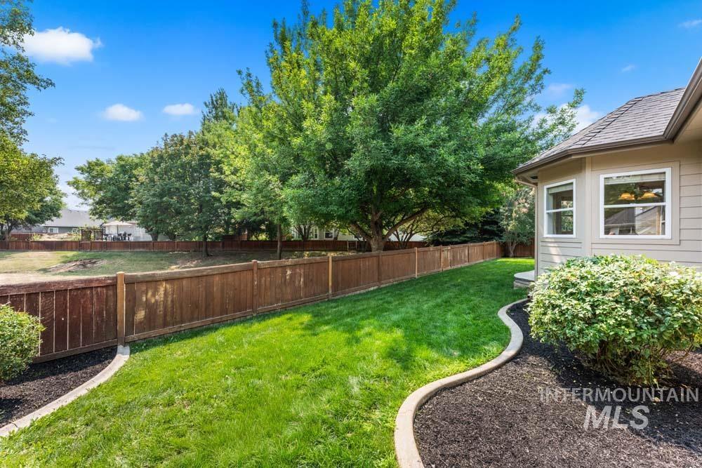 2266 N Hickory Way, Meridian, Idaho 83646, 4 Bedrooms, 3.5 Bathrooms, Residential For Sale, Price $650,000, 98997255
