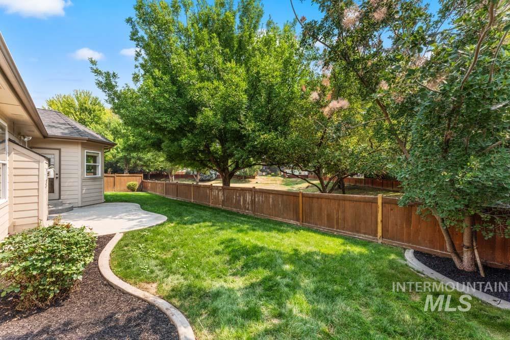 2266 N Hickory Way, Meridian, Idaho 83646, 4 Bedrooms, 3.5 Bathrooms, Residential For Sale, Price $650,000, 98997255